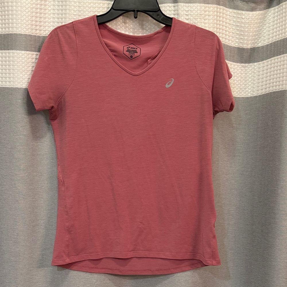 Asics Women's Short Sleeve V-Neck Tee in Rose